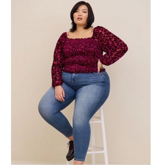 NWT | Torrid | Velvet Smocked Blouson Sleeve Crop Top | Size 2X - Picture 6 of 10